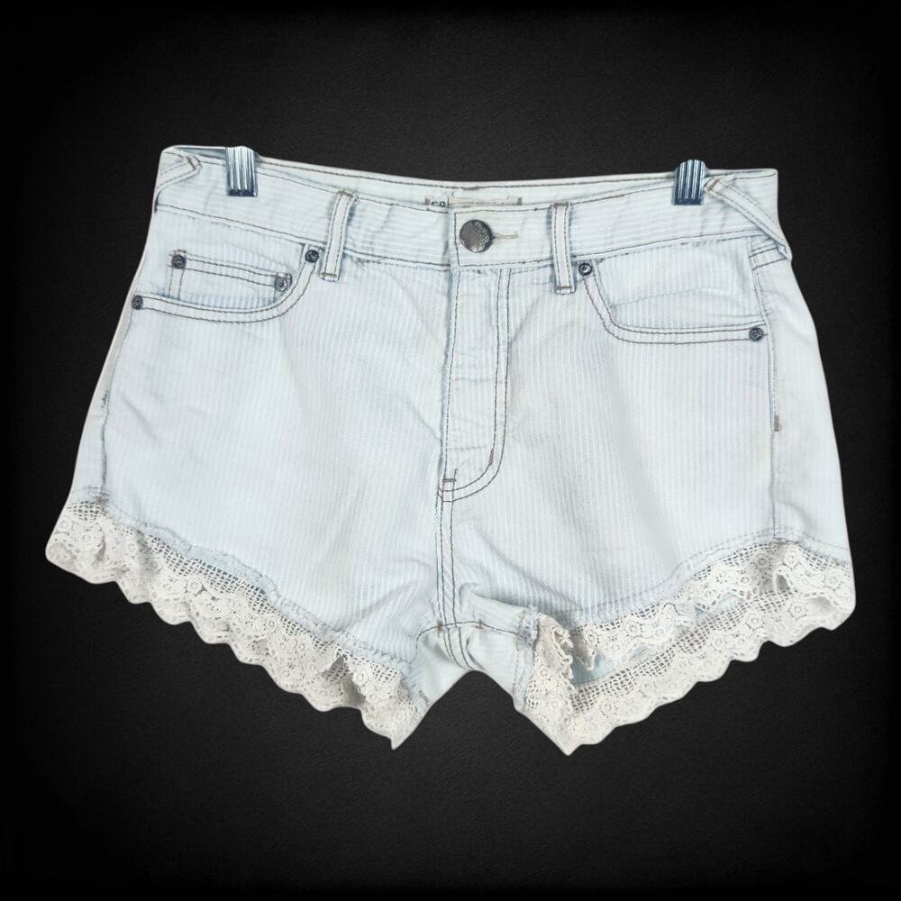 Free People Lightwash Pinstriped Lace Trim Jean Shorts 26 Festival Boho Small